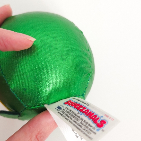 Squeezamals Rare 2018 Metallic Green Fred Frog Ball Stuffed Animal Plush Toy - Picture 6 of 7